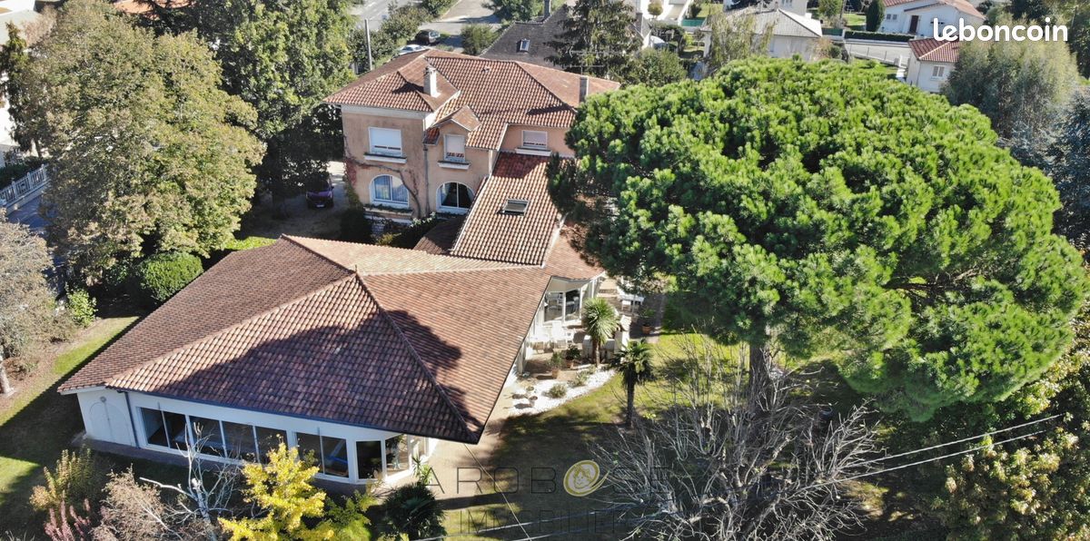 Maison 10 pièces 300 m² · à Aiguillon · 300 m² · 348 000 €