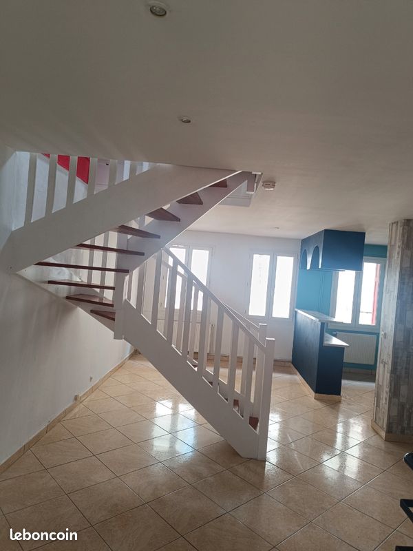 Appartement 6 pièces 112 m² · à Saint-Étienne · 112 m² · 825 €