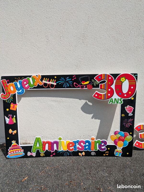 40 Accessoires Photo + 2 Cadres Gonflables Or/Noir – Kit Fun Anniversaire Mariage Fête, Accessoires Drôles Selfies Cadre Photo Gonflable