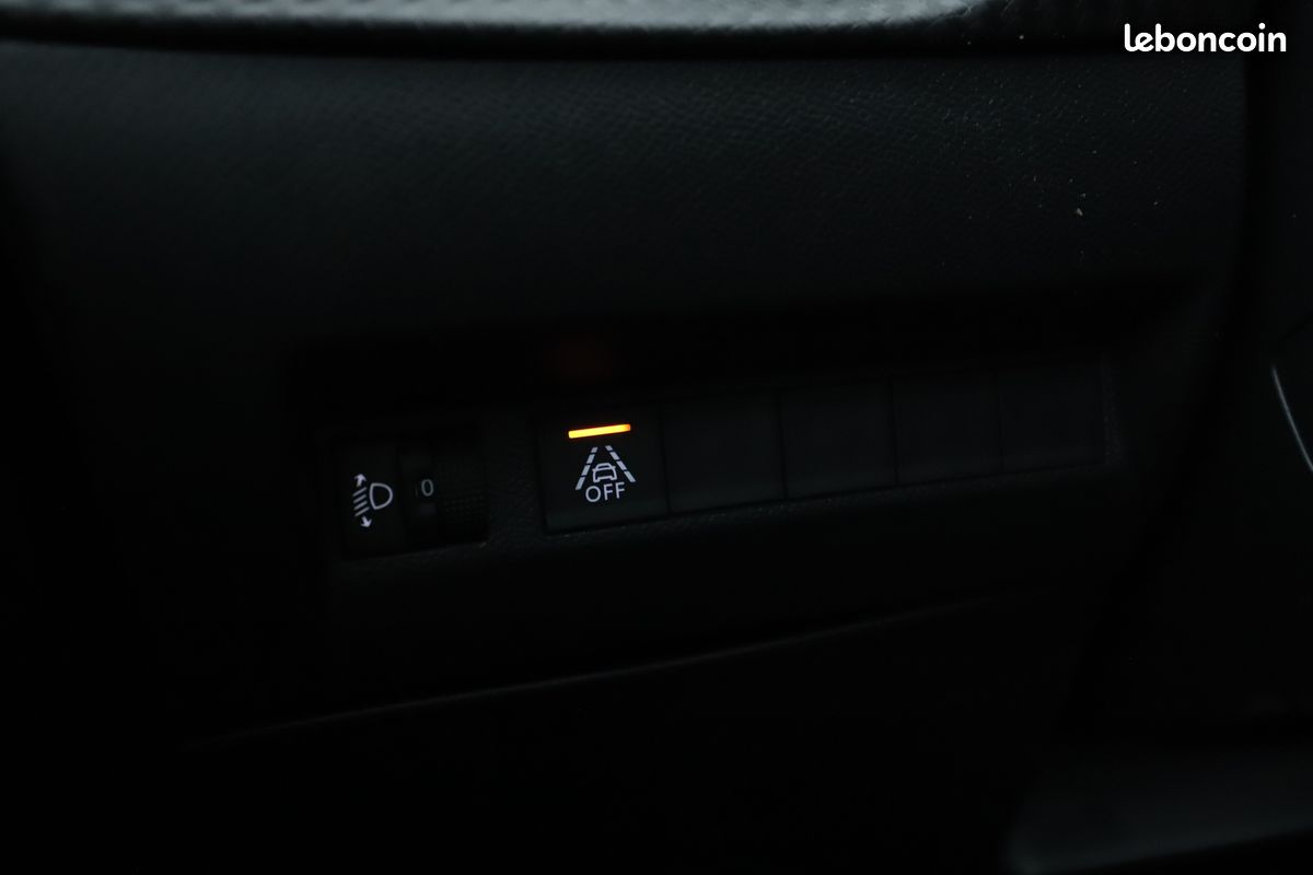 Peugeot 208 1.2 PureTech Allure Pack 100 ch (image 28)