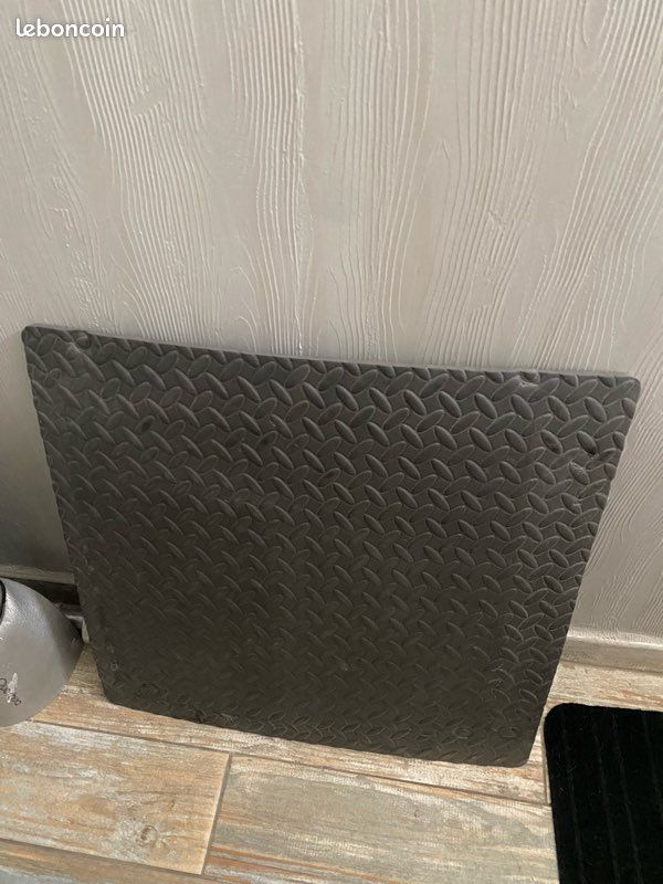 Dalle / Tapis anti-vibrations amortissant MOTTEZ gris anthracite 1,2 x 62 x 62 CMS pour machine à laver ou Sèche linge TBÉ (image 1)