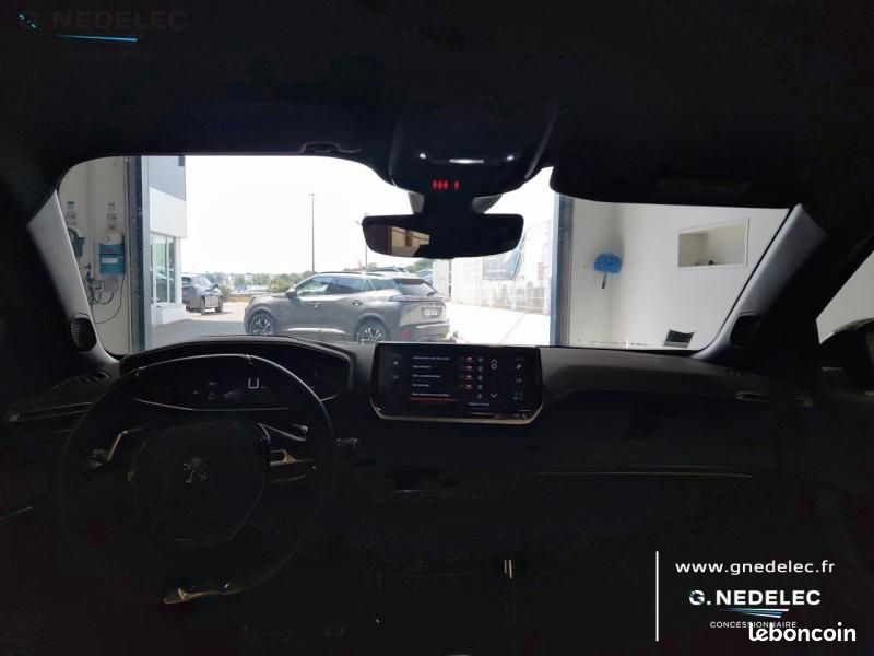 Peugeot 2008 1.2 PureTech 130ch S&S GT EAT8 (image 8)