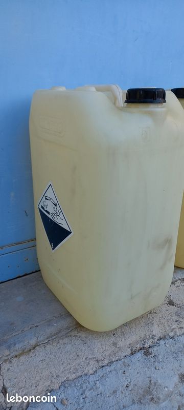 Bidons plastique 20 litres (image 1)