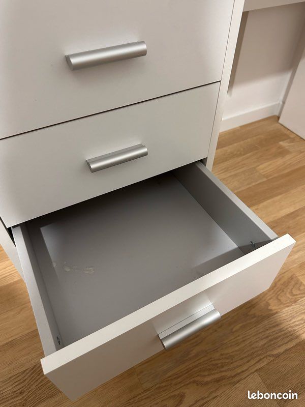 Bureau (image 4)