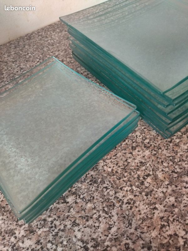 19 assiettes en verre (image 1)