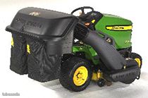 TONDEUSE AUTOPORTEE JOHN DEERE X584 + bac de ramassage a deux compartiments (image 3)