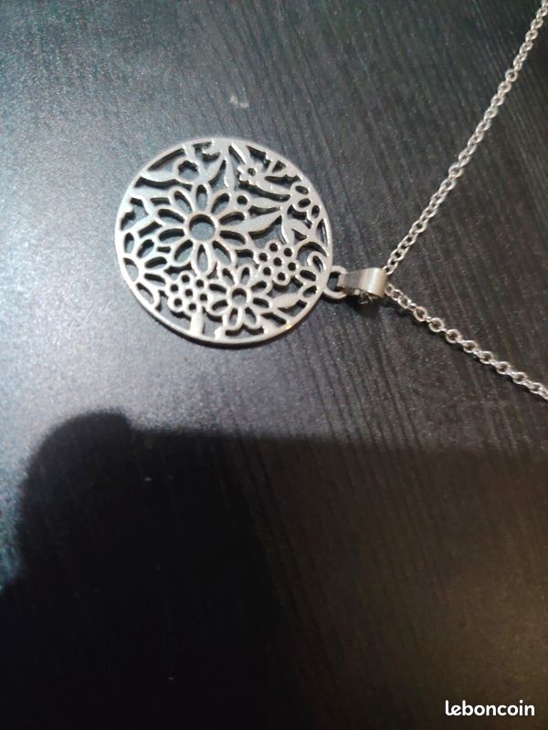 Collier (image 2)