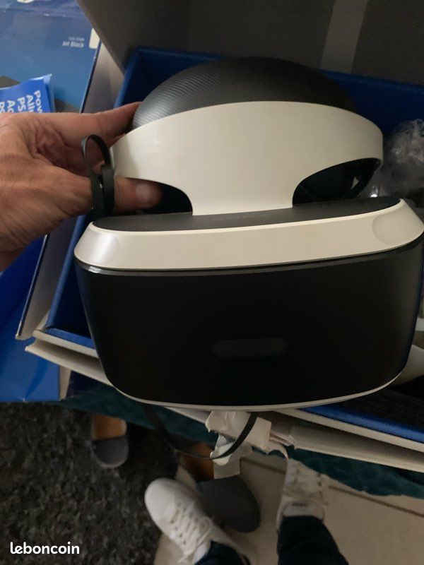 Ps4 pro + psvr 1 + 2 manettes + 14 jeux (image 3)