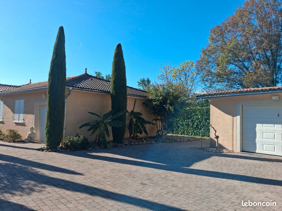 Maison plain-pied · à Villieu-Loyes-Mollon · 449 000 €