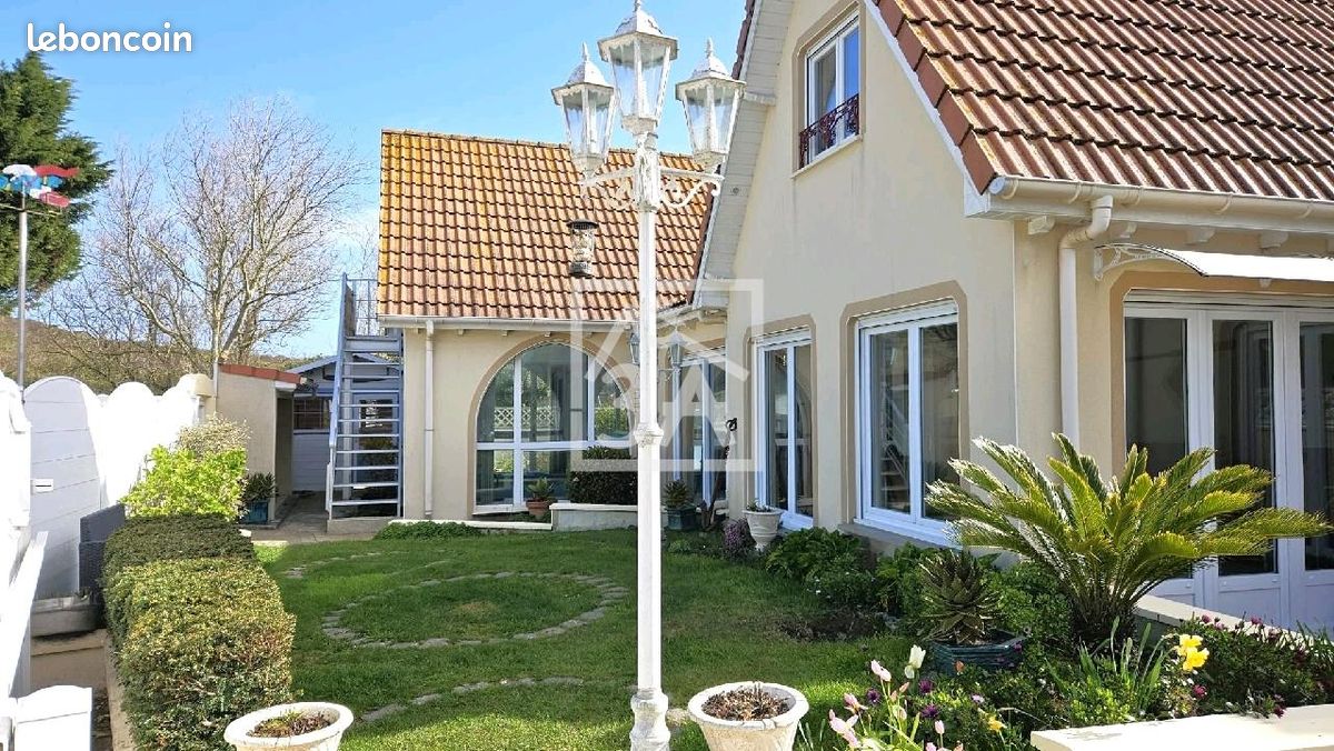 Maison 8 pièces 191 m² · à Oye-Plage · 191 m² · 344 850 €