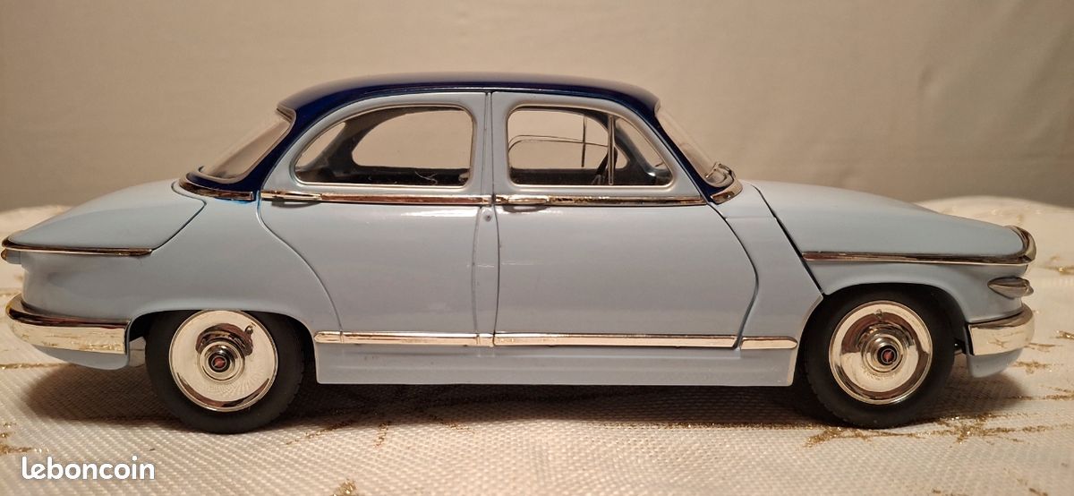 Panhard PL17 1959 ech. 1/18 Solido - Etat neuf - Collection