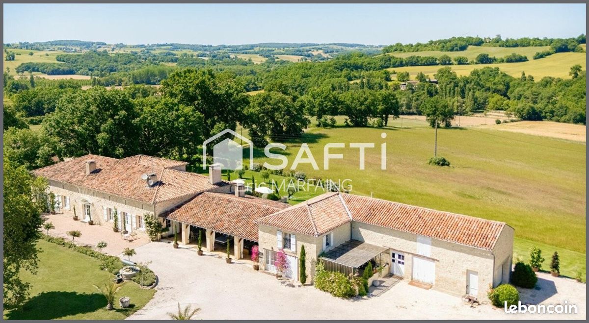 Maison 13 pièces 557 m² · à Larressingle · 557 m² · 1 490 000 €