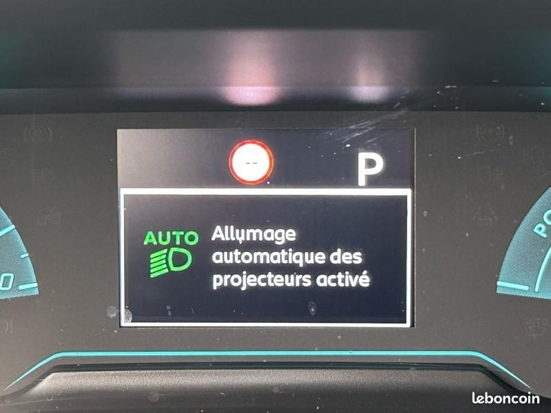 Peugeot 2008 e-2008 136ch Allure (image 16)