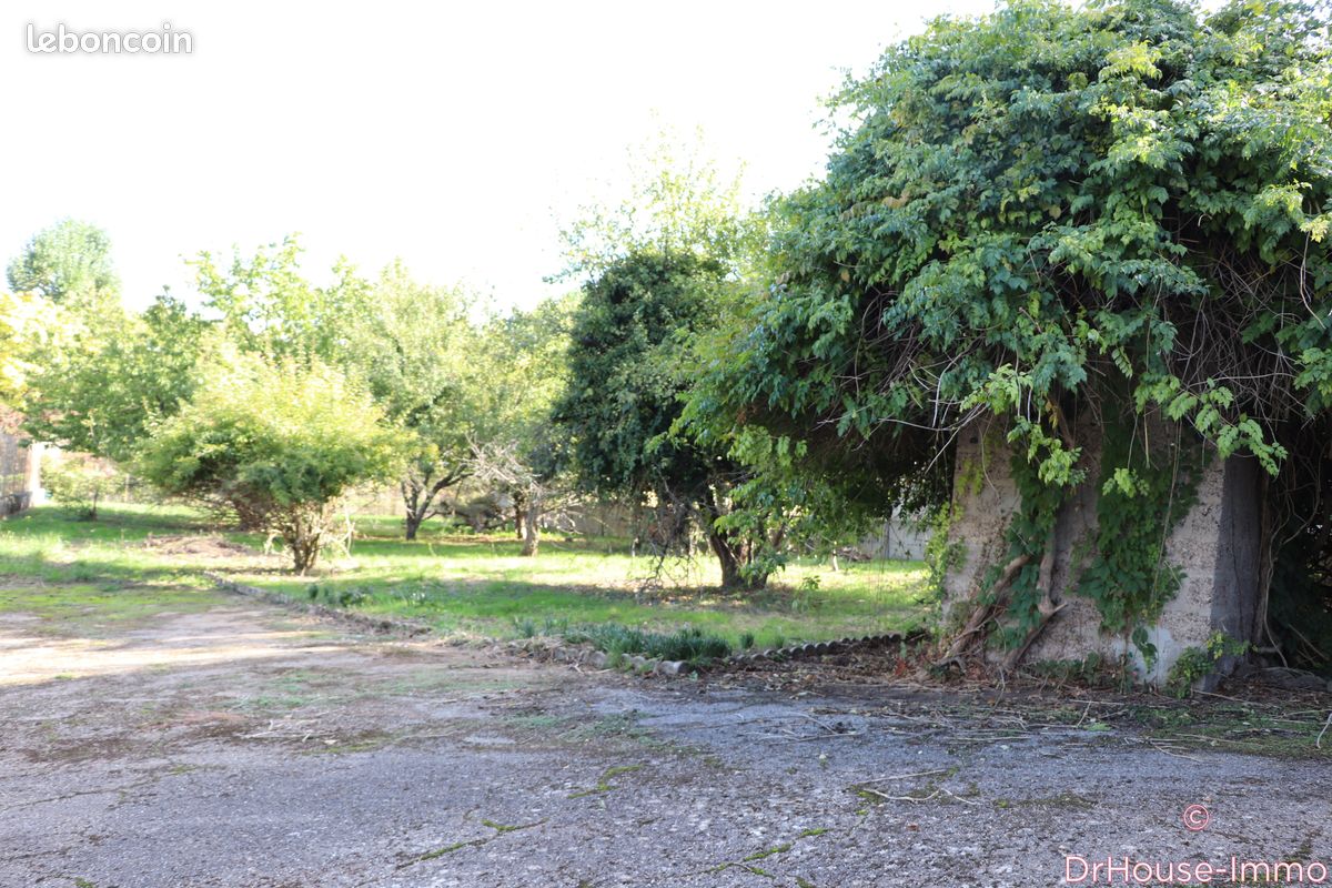 Terrain 939 m² · à Saint-Germain-au-Mont-d'Or · 939 m² · 380 000 €
