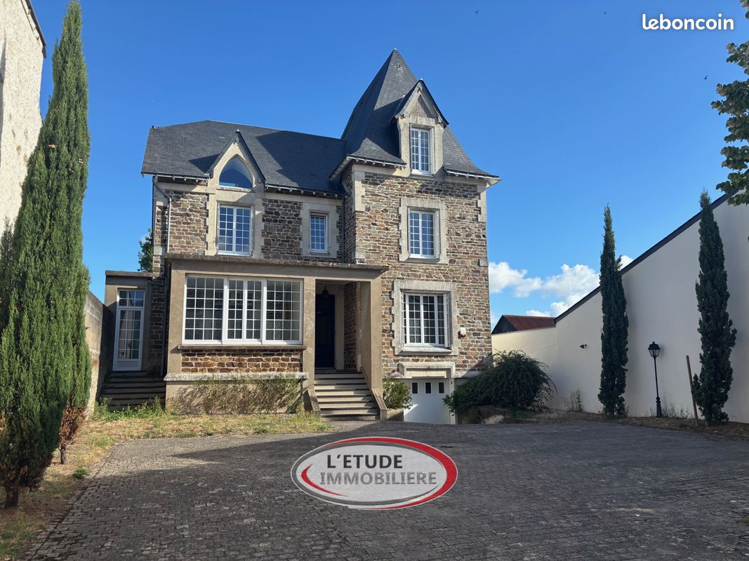 Maison 10 pièces 293 m² · à Carquefou · 293 m² · 3 380 €/mois