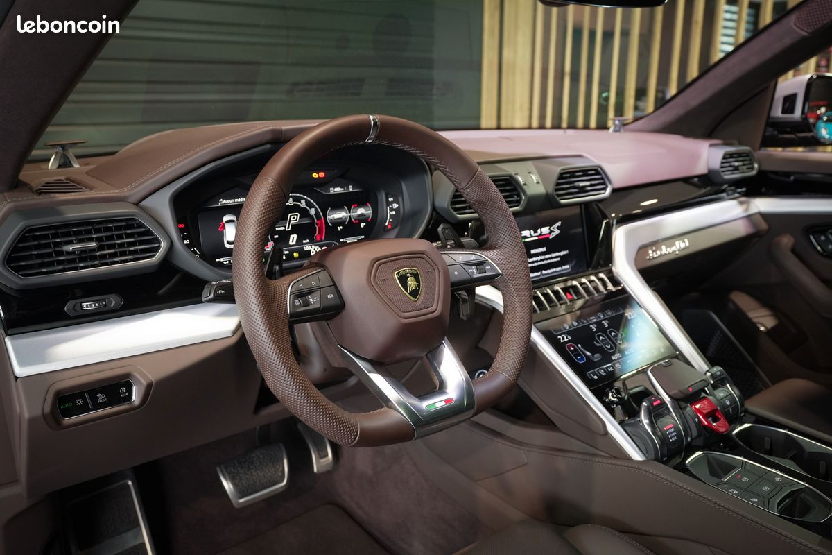 Lamborghini Urus S / V8 4.0L 666CH – 2025 / 1ÈRE MAIN / IMMAT FR / PPF / ENTRETIEN INCLUS 2030 / TOIT OUVRANT / BANG & OLUFSEN 3D / SOFT CLOSE / CAMÉRA 360° / SIÈGES MASSANTS CHAUFFANTS VENTILÉS (image 3)