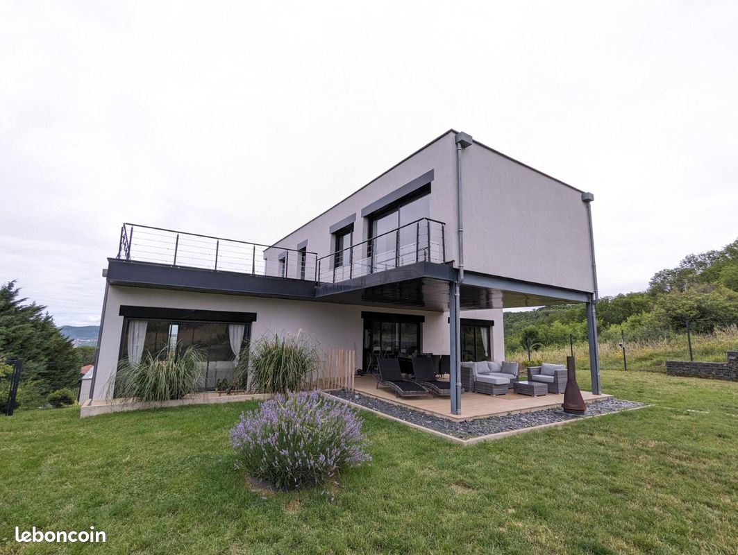 Maison 6 pièces 153 m² · à La Roche-Noire · 153 m² · 1 850 €