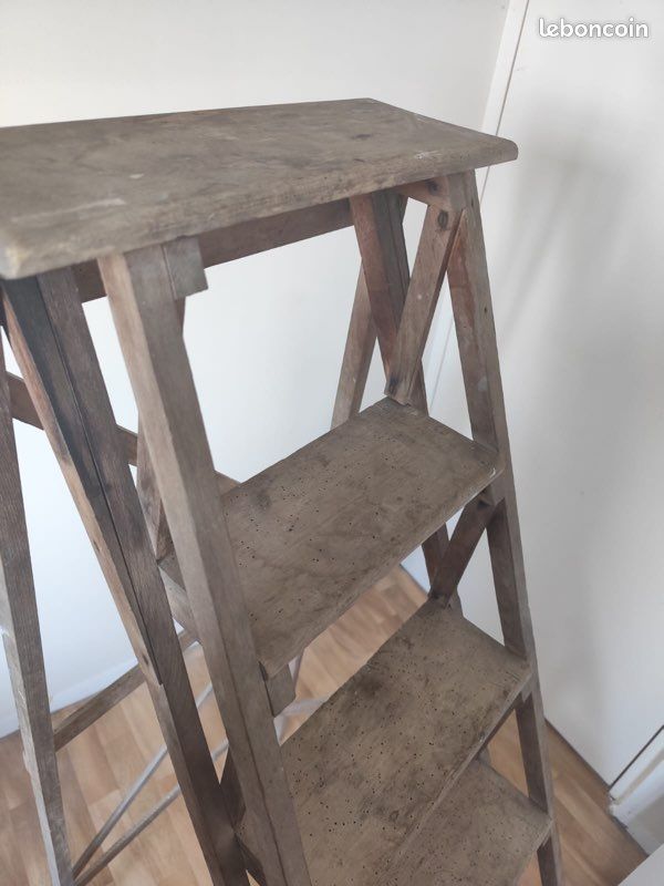 Escabeau en bois ancien (image 4)