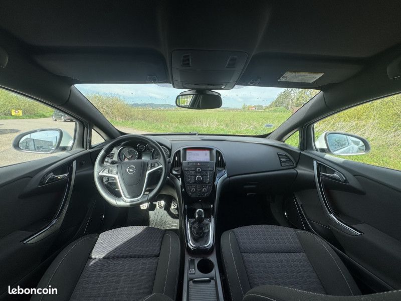 Opel ASTRA GTC 2.0 CDTI Biturbo (image 11)