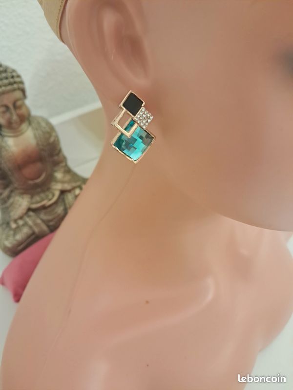 Boucles d'oreilles losanges cristal swarovski (image 1)