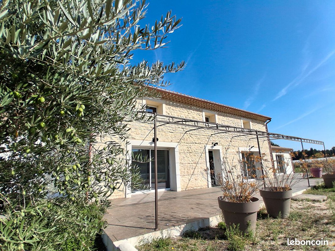Maison 6 pièces 217 m² · à Pernes-les-Fontaines · 217 m² · 890 000 €