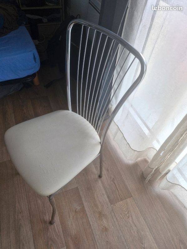 Chaise en fer (image 1)