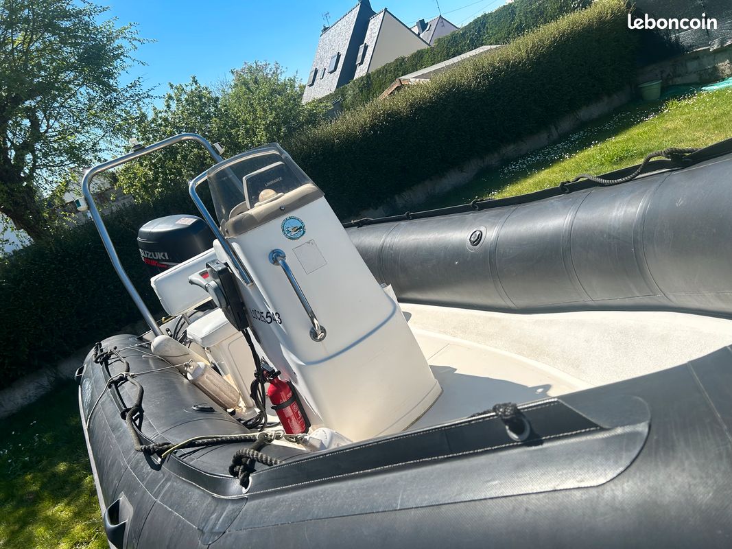 Bombard DB 500 – Semi-rigide 2003 – Suzuki DF 50 ch – 690 h – Sortie de révision – Remorque Galaxy (image 3)