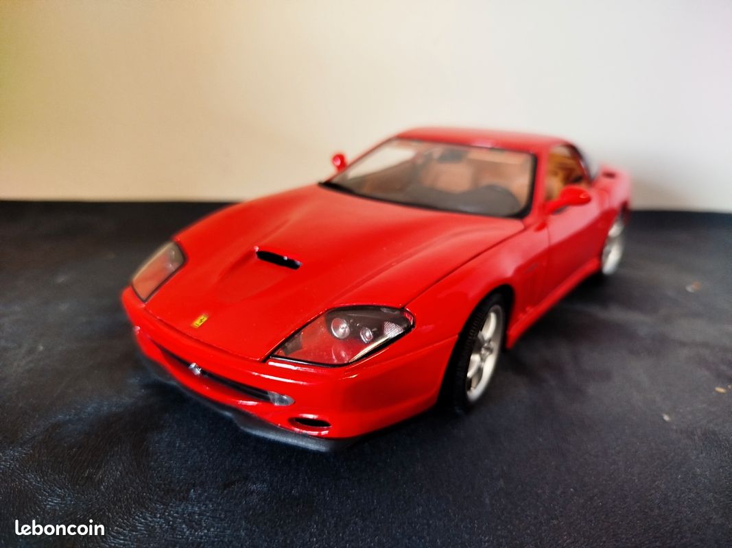 Voiture miniature 1/18 Ferrari maranelo (image 1)