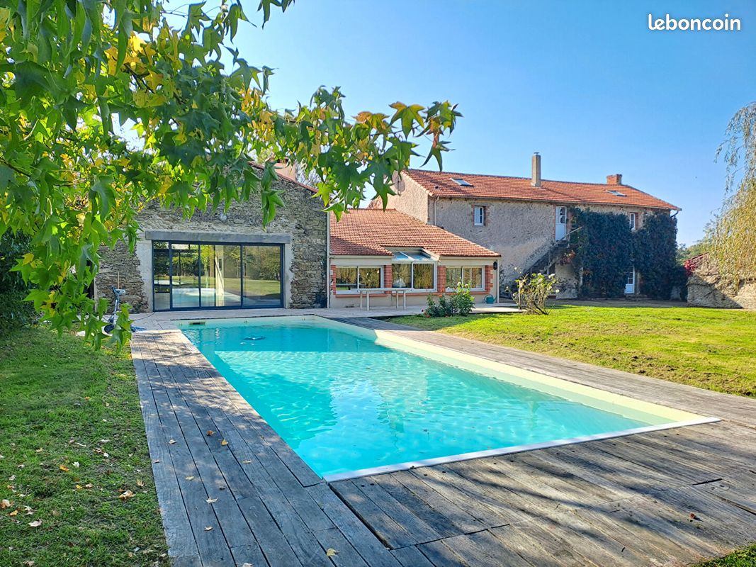 Maison 6 pièces 244 m² · à Falleron · 244 m² · 332 000 €