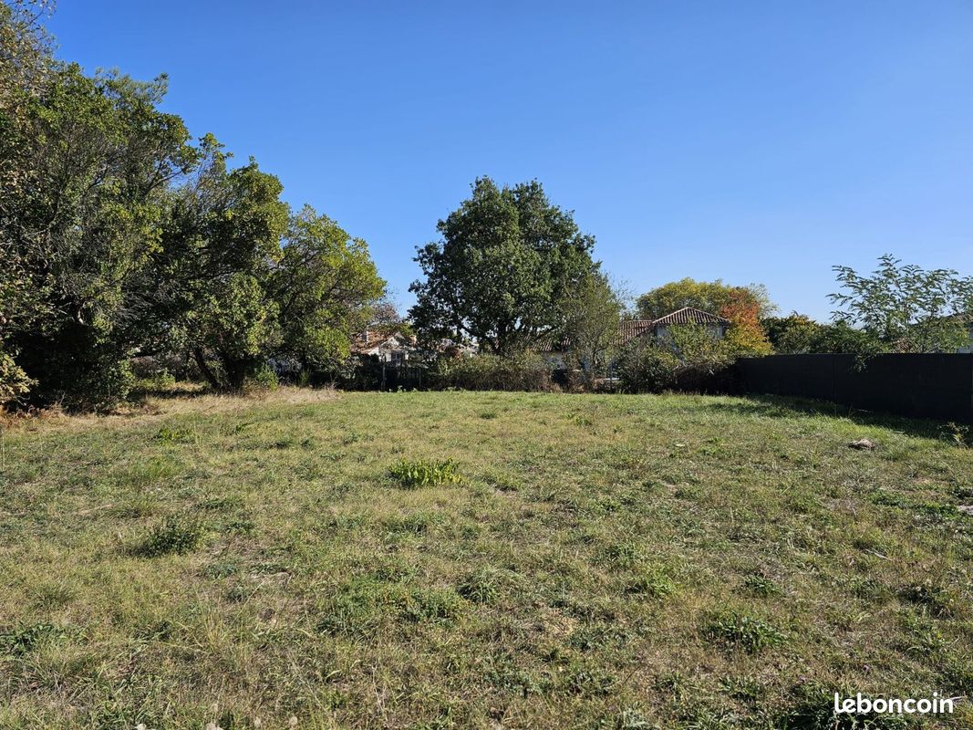 Terrain à bâtir de 1110 m² à SAINT-TROJAN (33) · 55 000 €
