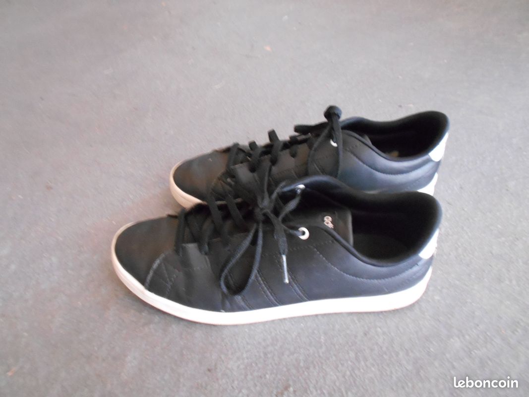 Paire d adidas coloris noir femme (image 1)