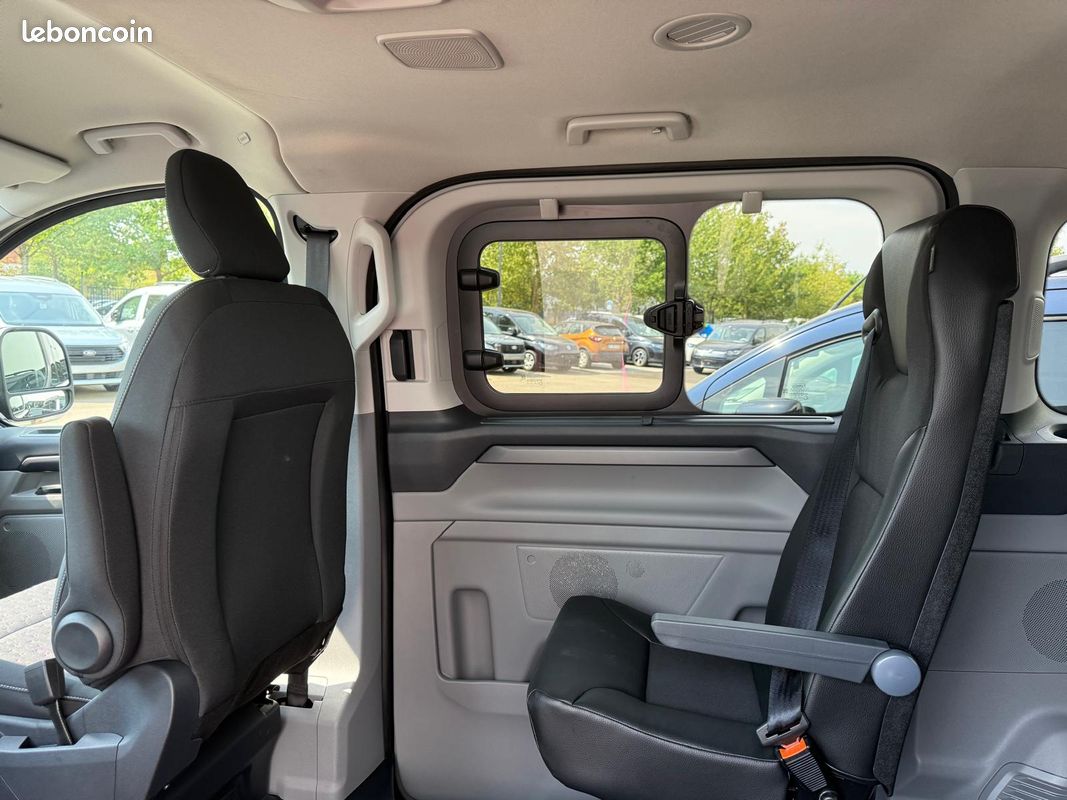 Ford Tourneo Custom L1H1 TPMR – BVA – Titanium - 4 places + 1 UFR - Disponible (image 5)