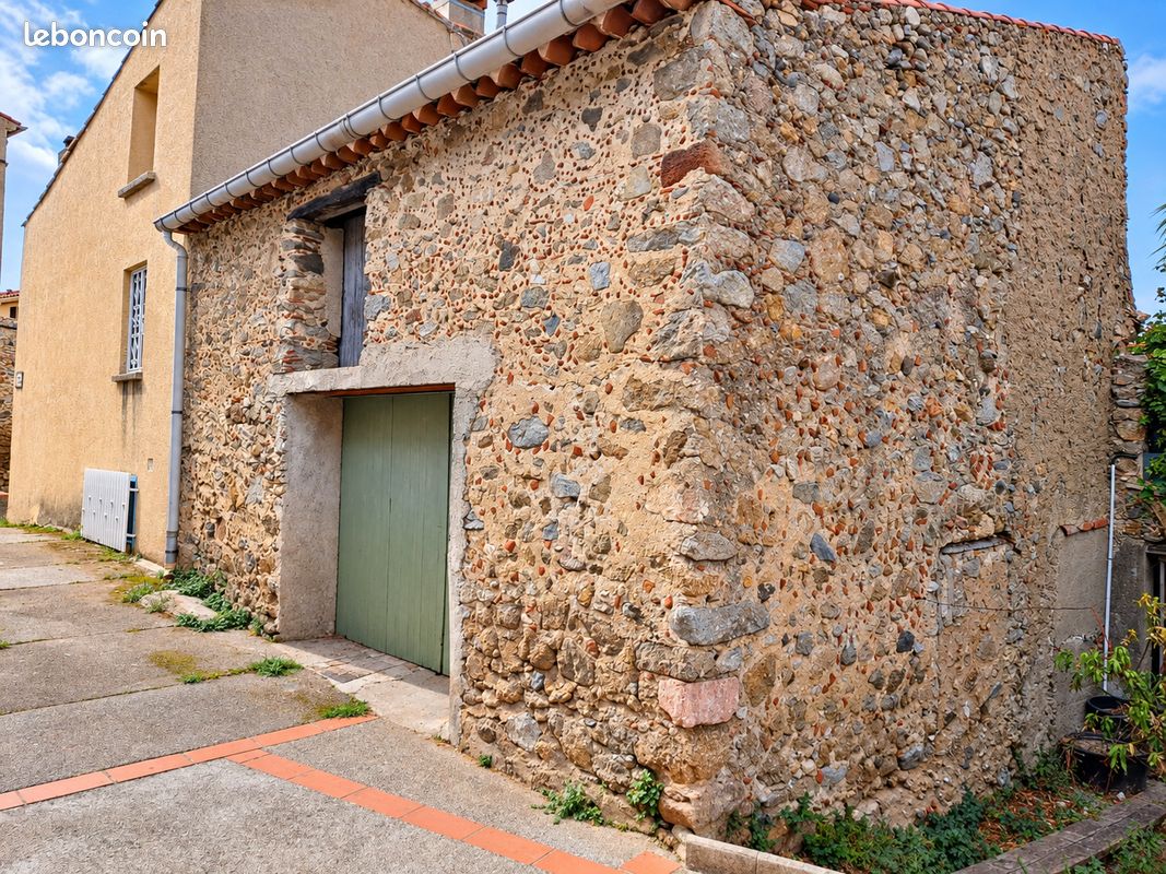 Grange en pierre de 40 m² – Belle hauteur – Accès voiture – Fort potentiel · à Trévillach · 25 000 €