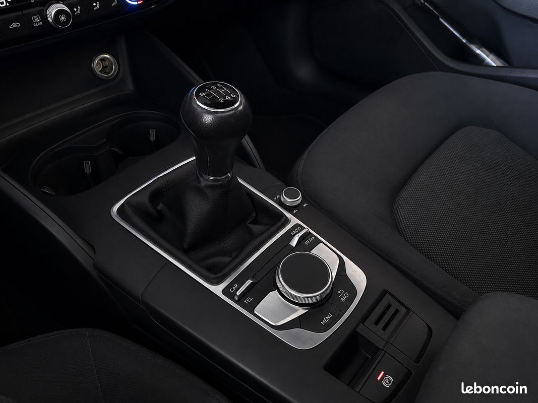 AUDI A3 Berline 1.0 115 cv Sport - 2017 - Régulateur de vitesse - Bluetooth - Toit ouvrant - LED (image 14)