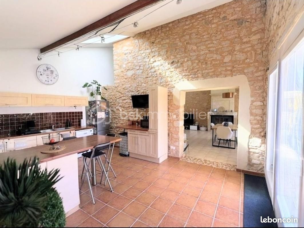 Maison 9 pièces 368 m² · à Saint-Ciers-sur-Gironde · 368 m² · 230 000 €