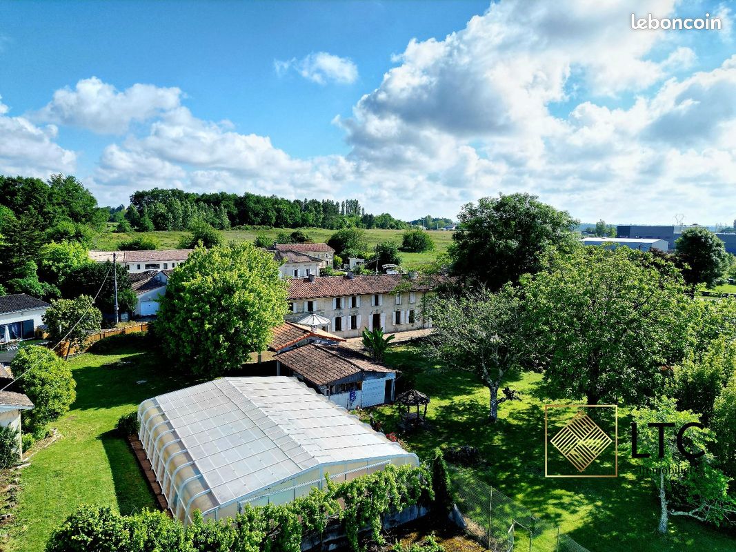 Maison 10 pièces 298 m² · à Cavignac · 298 m² · 399 000 €