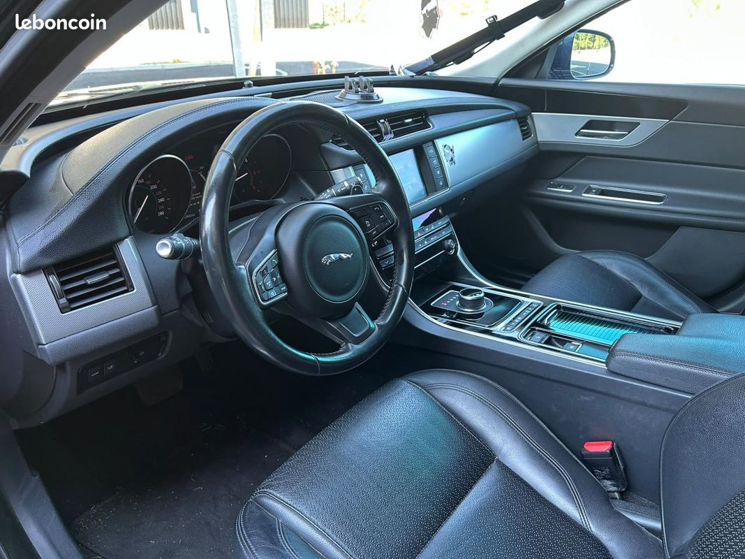 JAGUAR XF 2.0 D - 180 - BVA - Stop/Start 2015 BERLINE Prestige PHASE 1 GARANTIE 6 MOIS (image 26)