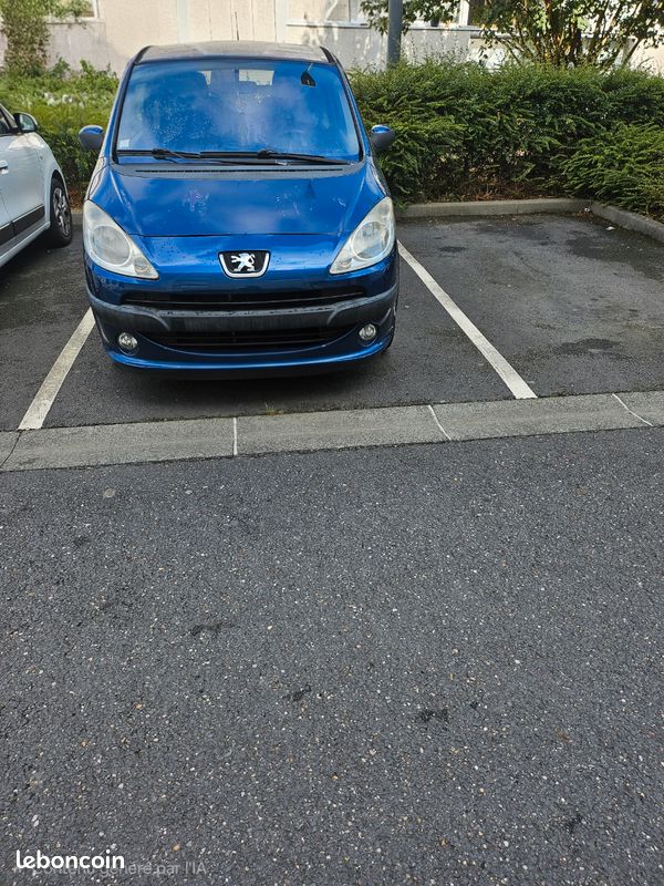 Peugeot 1007 (image 1)