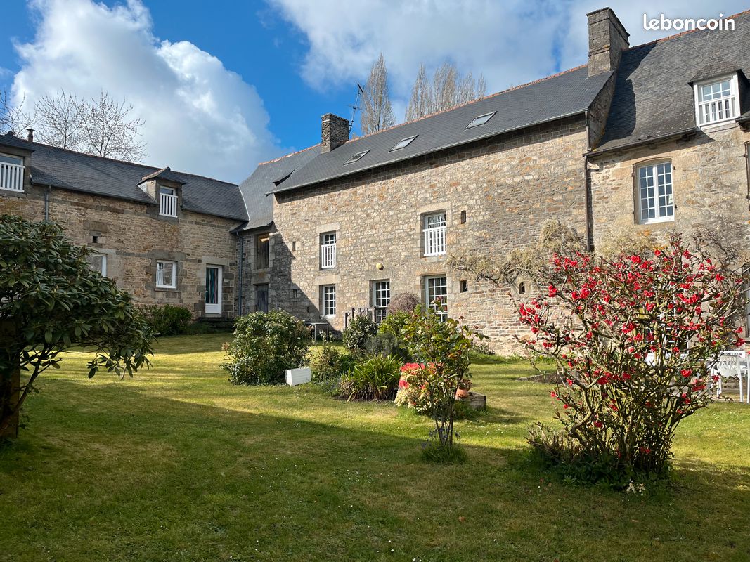 Maison 22 pièces 585 m² · à Quévert · 585 m² · 895 000 €