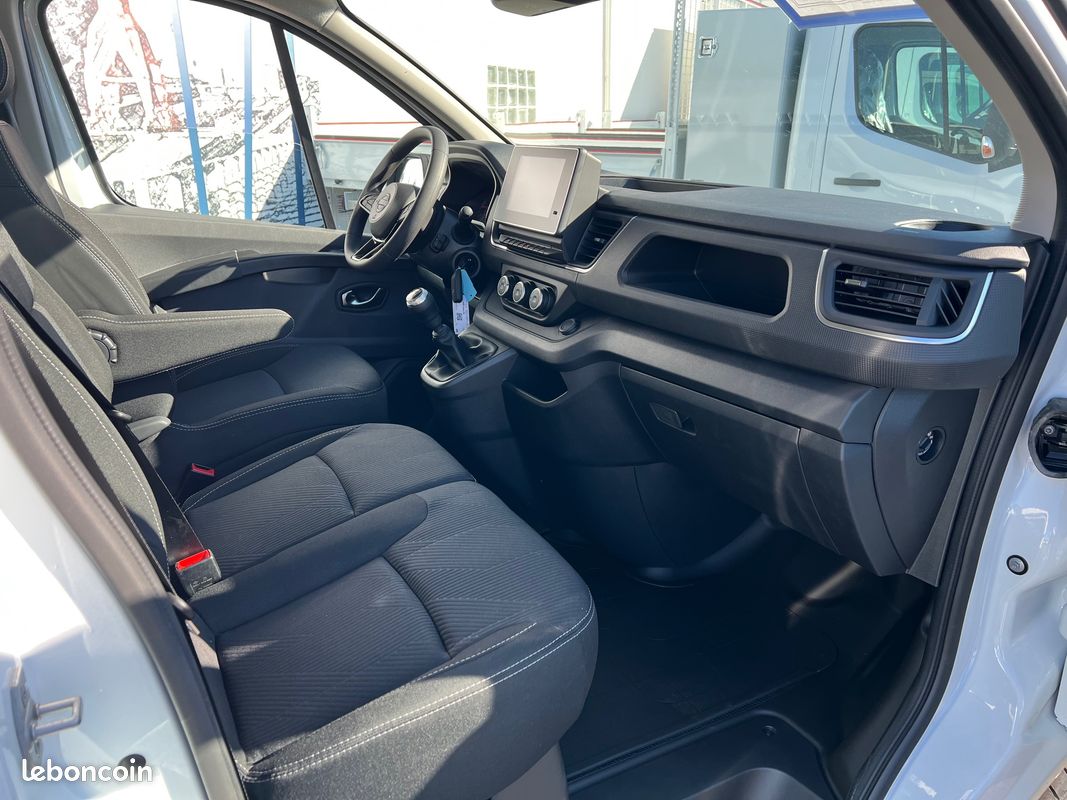 25450 ht Nissan Primastar L1H1 130 cv + Kit Bois + Carplay (image 8)