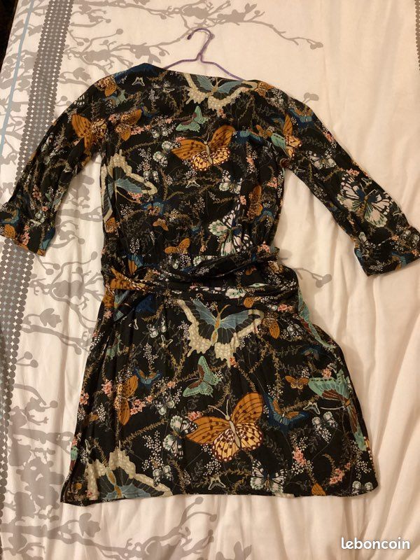 Robe très bon état marque PROMOD fond noir motifs papillons ocre,bleu,vert,beige taille 40 (image 4)