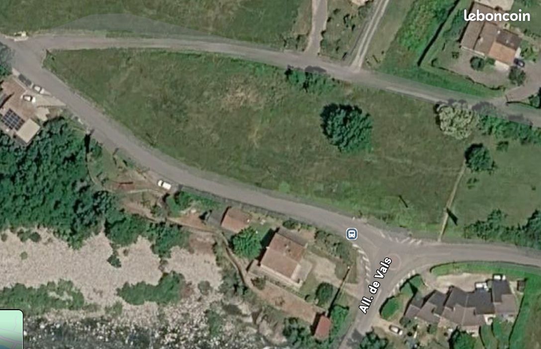 Terrain : 4300 m2 · à Vals-les-Bains · 341 000 €