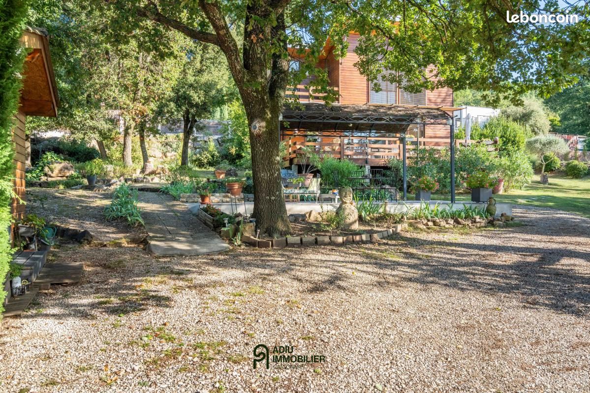 Maison 5 pièces 100 m² · à Saint-Hippolyte-de-Montaigu · 100 m² · 495 000 €