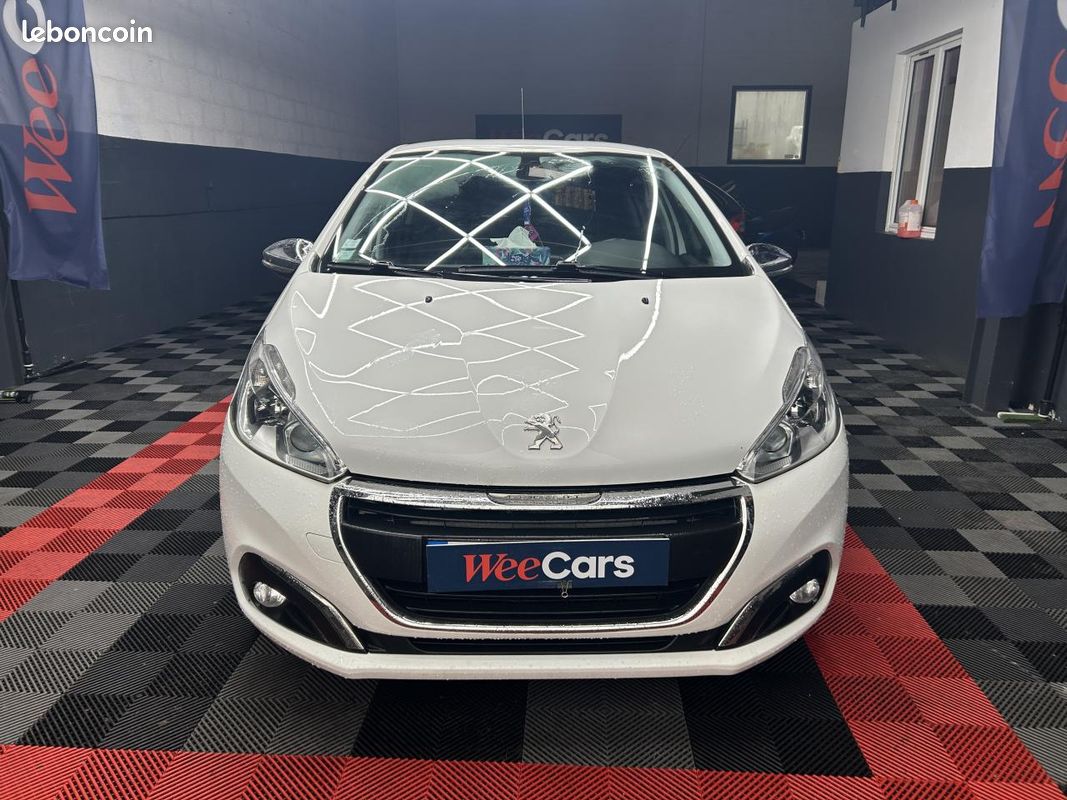 PEUGEOT 208 1.2i 12V - 82 BERLINE Style ( courroie changer + pneu neuf ) (image 2)