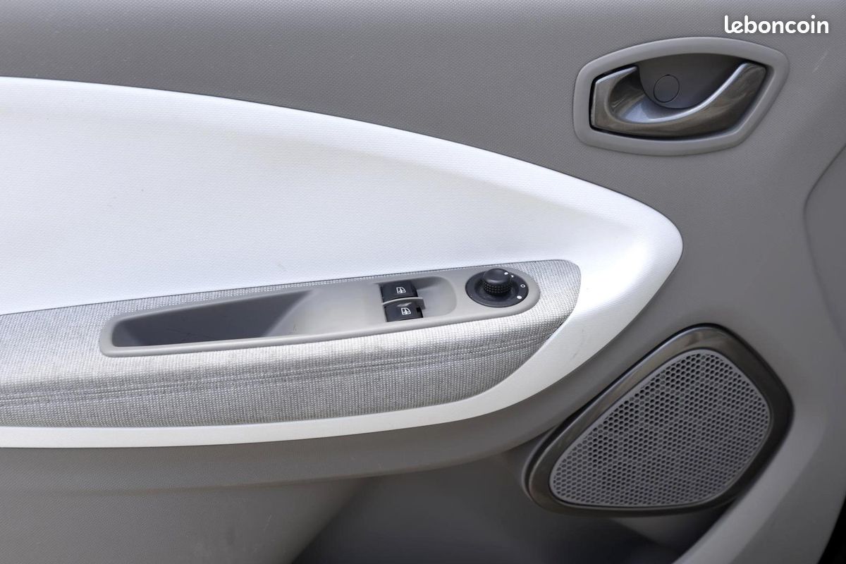 RENAULT ZOE R90 - 92ch - Finition Zen - Batterie en Location SOH 94% - Garantie 12 Mois (image 29)