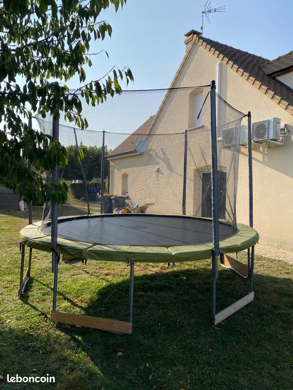 Trampoline (image 2)
