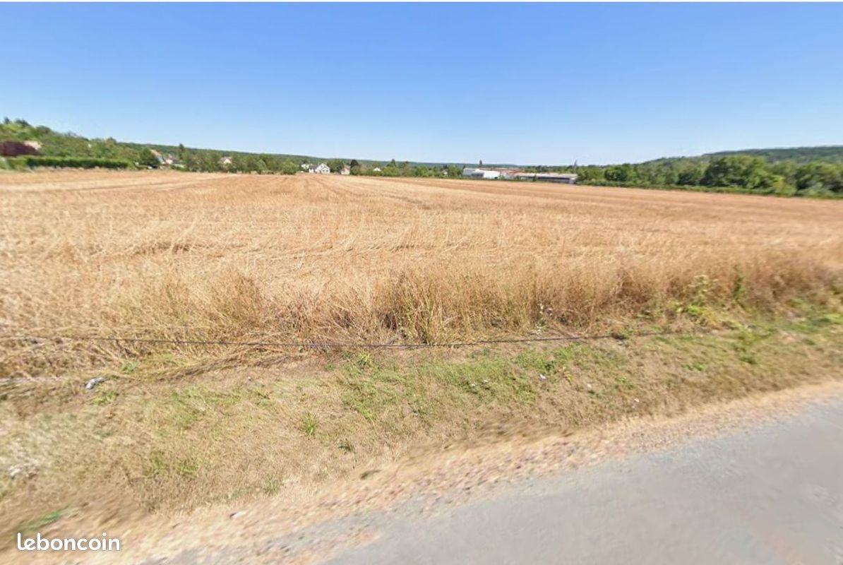 Terrain à bâtir de 700 m² à MARCILLY-SUR-EURE (27) · 55 000 €