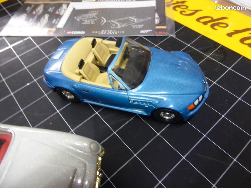 Boîte Corgi James Bond 007 – 8 Véhicules Miniatures Sous Blister – Édition 2006