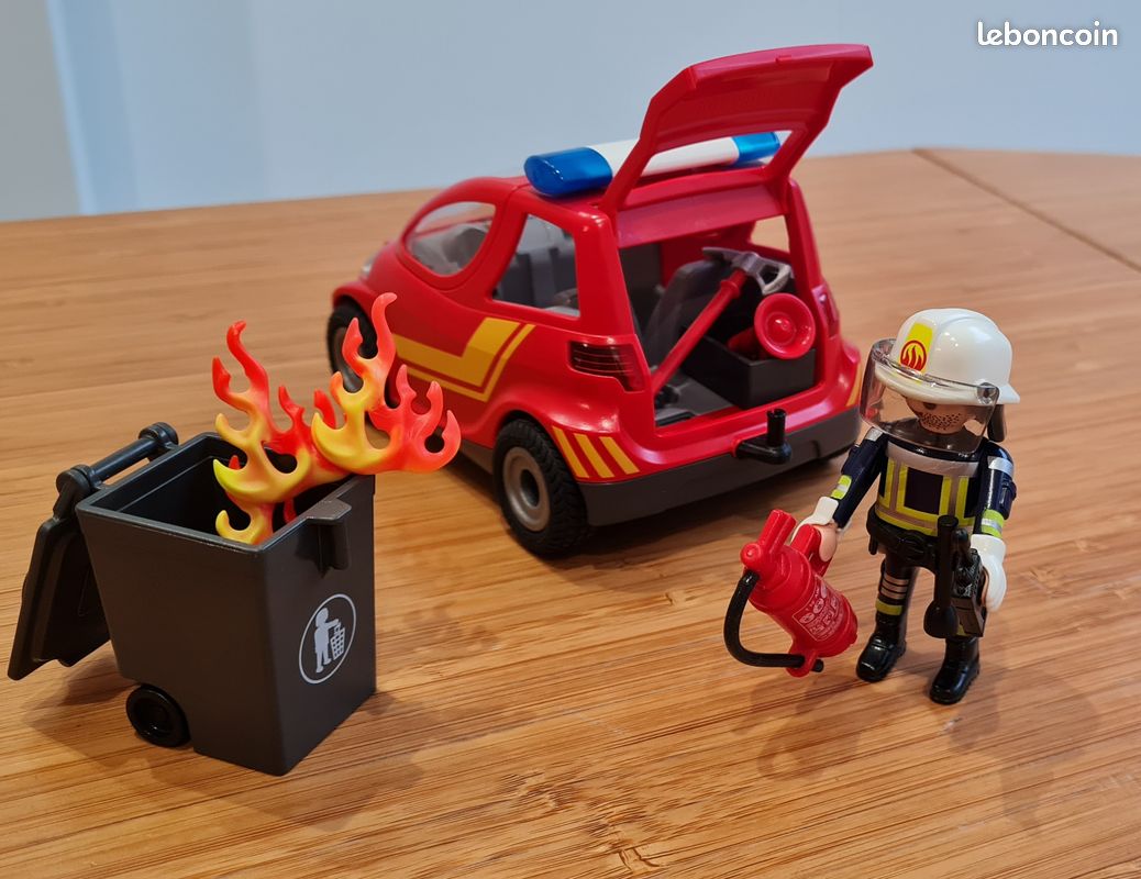Playmobil 9235 - Pompier avec véhicule d'intervention (image 1)
