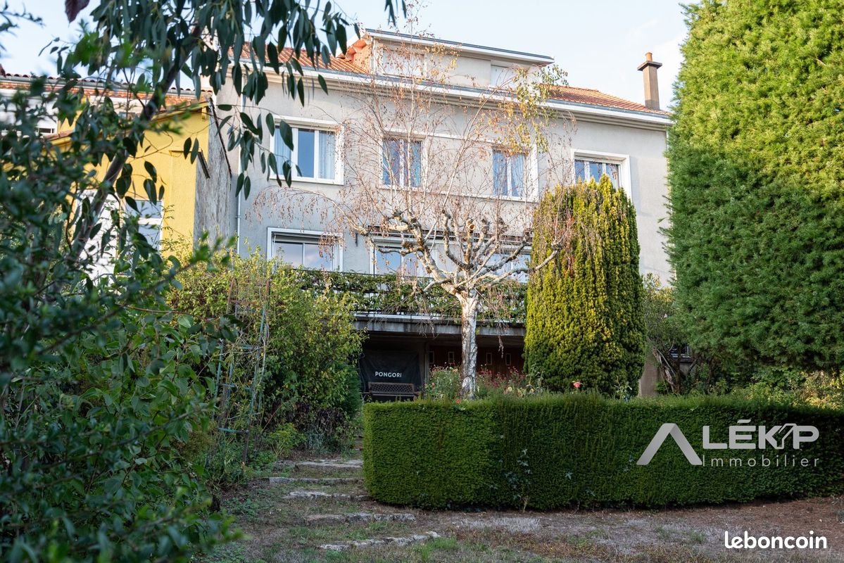 Maison 9 pièces 249 m² · à Cerizay · 249 m² · 222 000 €